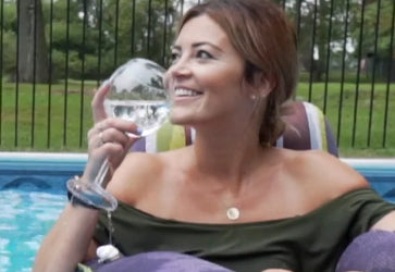 Set of 2 Floating Wine Glasses